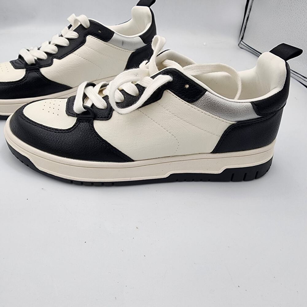 No Boundaries Womens Lace Up White w/Black Trim Comfort Court Sneaker Size 7.5 N - Picture 2 of 12